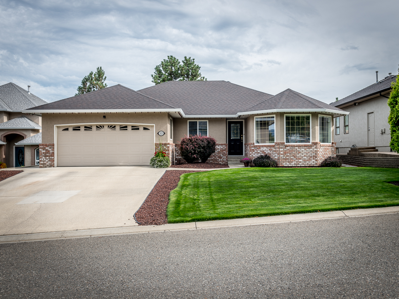 New Listing 1523 Assiniboine Road, Sahali, Kamloops, BC 779,000