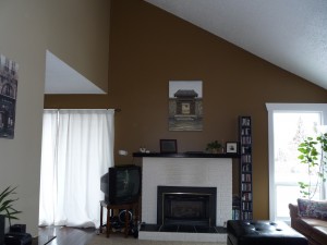 Qu'appelle Blvd Living room, Home For Sale Juniper Heights