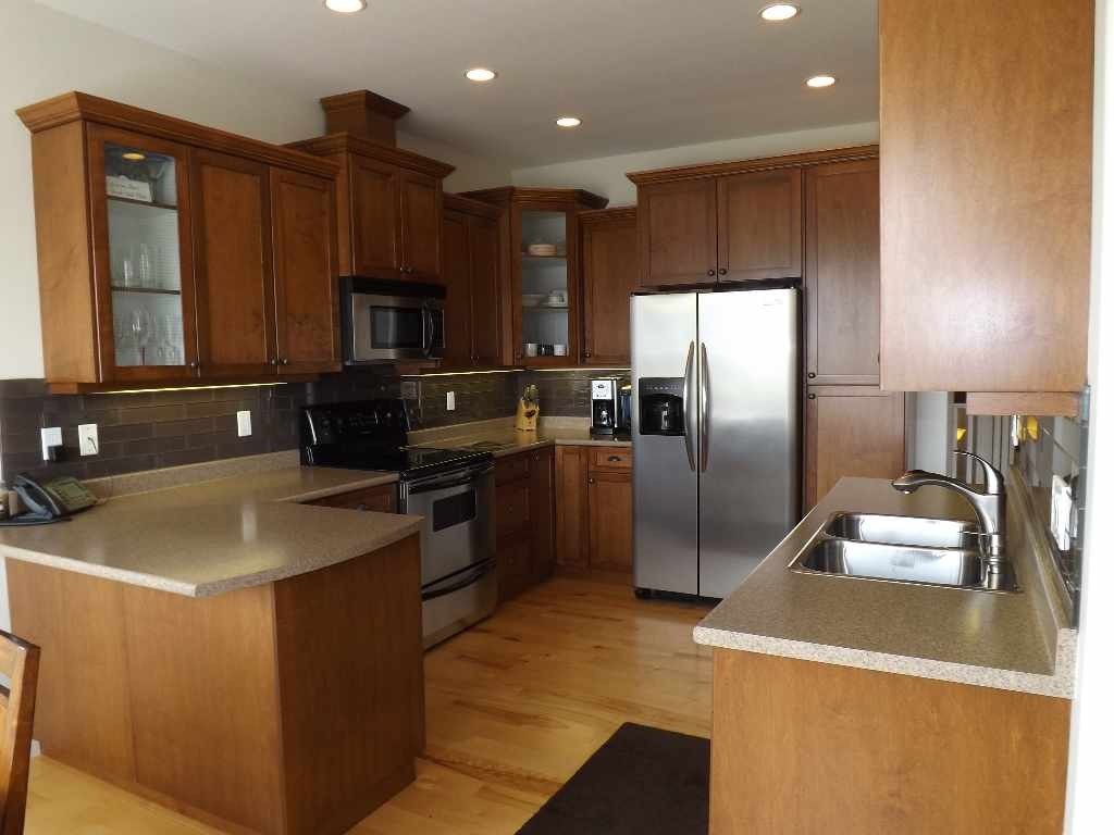 406 Sun Rivers Drive W, Kamloops Home for Sale, Spacious Kitchen